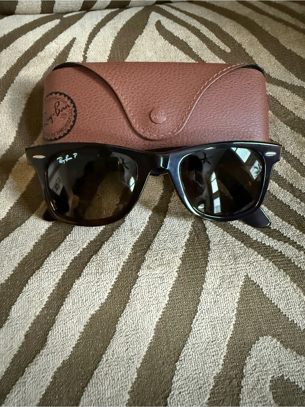 Ray-Ban Black Wayfarer Sunglasses with Brown Case